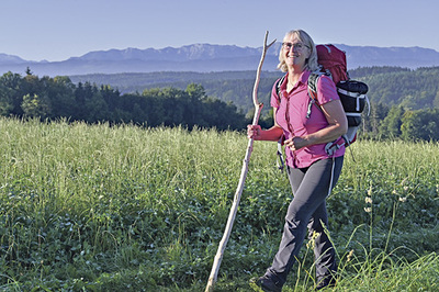 Mit dem Wanderstab geht´s von Manning/Bach bei Schwanenstadt nach Rom.