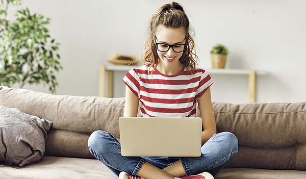 Jugendliche können im Internet die große Berufsmesse besuchen.