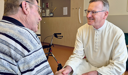 Der Abt des Stiftes Schlägl Lukas Dikany ist auch Seelsorger im Klinikum Rohrbach. 