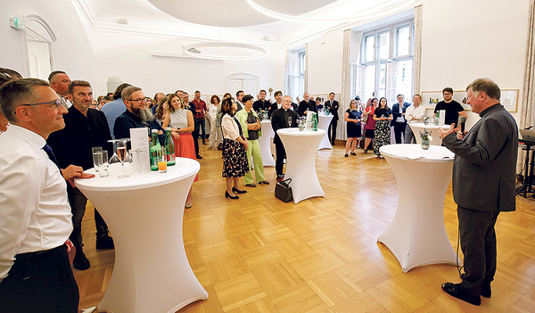 Im Festsaal des Bischofshofes gab Bischof Scheuer den Journalist:innen Impulse mit auf den Weg.   