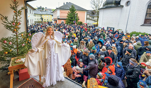 So wie hier in Vorderweißenbach war der Christkindl-Truck in den Gemeinden des Dekanats St. Johann am Wimberg ein Publikumsmagnet.  