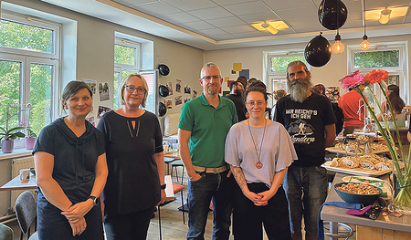 Abschied: Die Trainer:innen von ju-can beim Abschlussfest des Projekts.