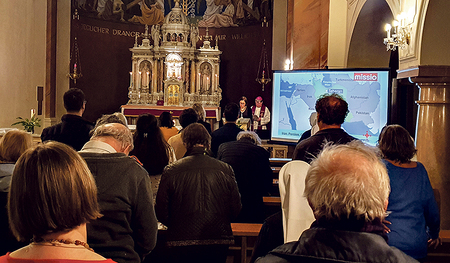 Beim Gebetsabend wurde das Vaterunser auf Persisch und Deutsch gesprochen. 