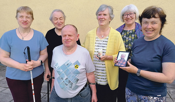 Die Gruppe, die bereits bei der ersten Blinden-Begegnung dabei war: unter ihnen Monika Aufreiter aus Linz (3. von rechts) 