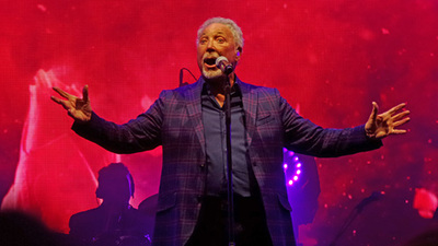 Tom Jones sorgte für tolle Stimmung am Domplatz