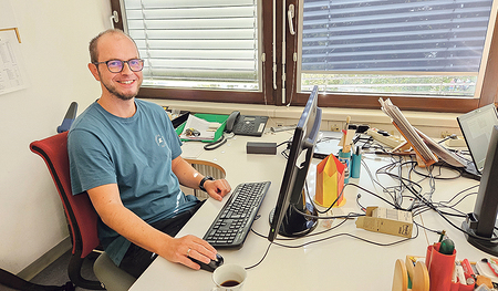 In der Redaktion: Paul Stütz an seinem Arbeitsplatz.      