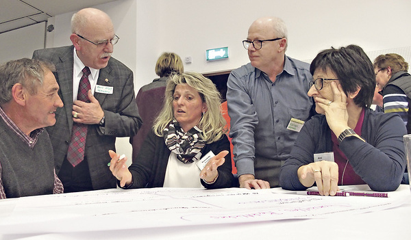 52 Seelsorgeteams gibt es zurzeit in Oberösterreich. In Zukunft soll fast jede Pfarr-Gemeinde eines haben. Wie realistisch das sei, wurde beim Seelsorgeteam-Jahrestreffen im Bildungshaus Schloss Puchberg diskutiert.  