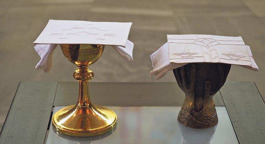 Die Eucharistiefeier ist Quelle und Höhepunkt kirchlichen Lebens.   