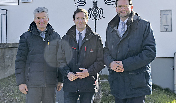 Bürgermeister Simon Sigl aus St. Radegund, François-Xavier Bellamy und Europa-Abgeordneter Lukas Mandl aus Österreich (v.l.)  