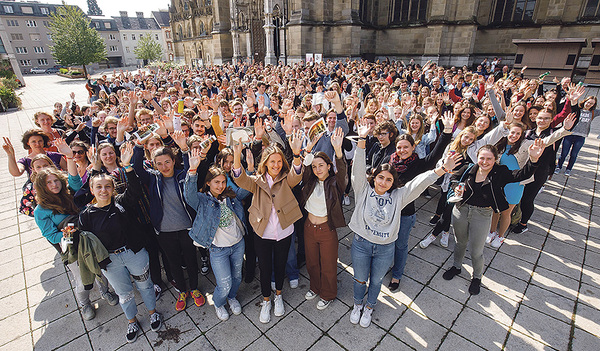 Hunderte Schüler/innen des derzeitigen Maturajahrgangs feierten einen ökumenischen Gottesdienst.
