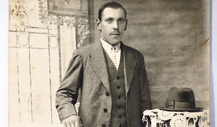 Franz Schimpl, aufgenommen vermutlich nach der Rückkehr von seiner Wanderschaft.   