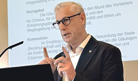 Univ.-Prof. Ewald Volgger OT erklärt die Sehnsucht  Gottes in der Eucharistiefeier.   