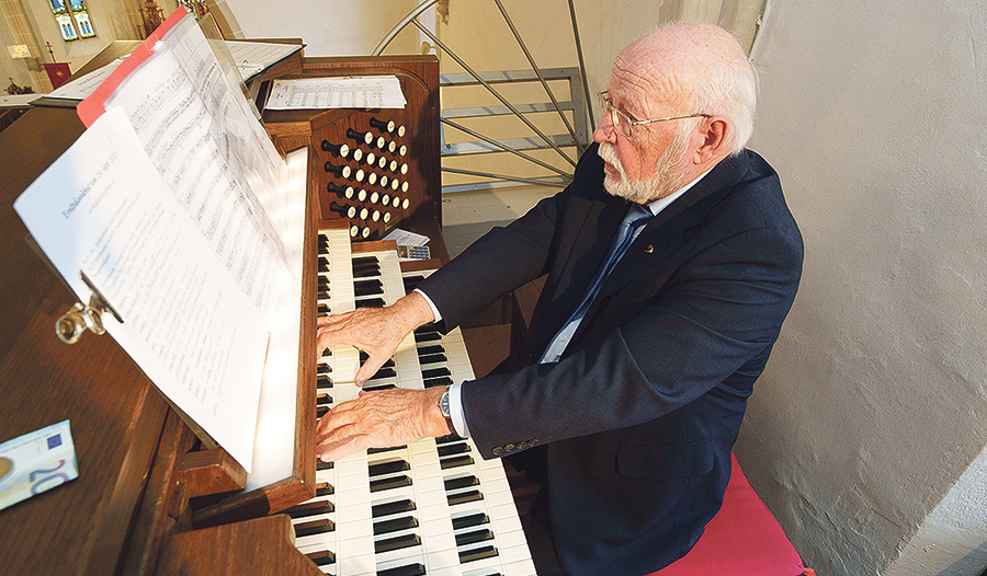 Organist Herbert Saminger.  