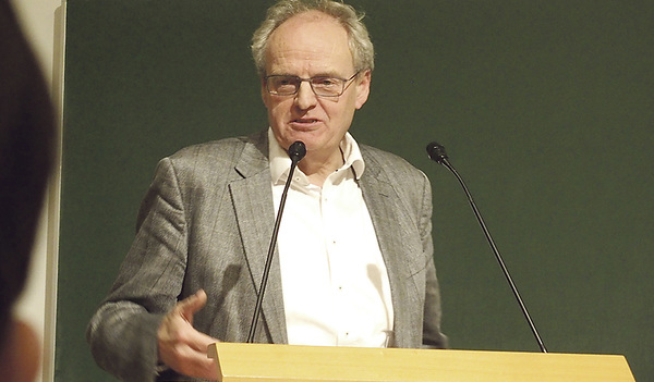 Univ.-Prof. Hubert Wolf ist Mitglied im Beirat des Archivs der Glaubenskongregation. Schon seit 1992 hat er Zugang zu den dortigen geheimen Archiven. Sein 2015 erschienenes Buch „Krypta. Unterdrückte Traditionen der Kirchengeschichte“ wurde zum Bests