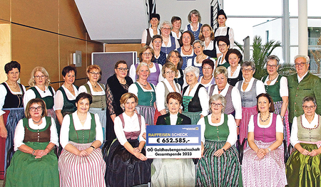Bezirksobfrauen und Stellvertreterinnen mit Landesobfrau Martina Pühringer (Mitte)
