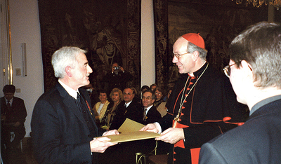 Auszeichnung mit dem Komturkreuz und Ritter des päpstl. Silvesterordens.