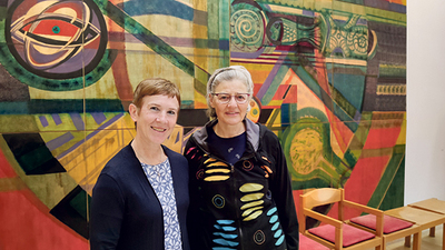 Erna Mair (li.) und Katharina Hierl (hier sind sie in der hauseigenen Kapelle) gehören zum vierköpfigen Seelsorgeteam im Assista Dorf in Altenhof.  