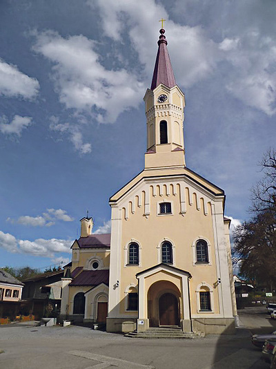 Die Wallfahrtskirche Maria Schmolln. Seit den 1980ern findet eine Fledermauskolonie hier Kirchenasyl.  f