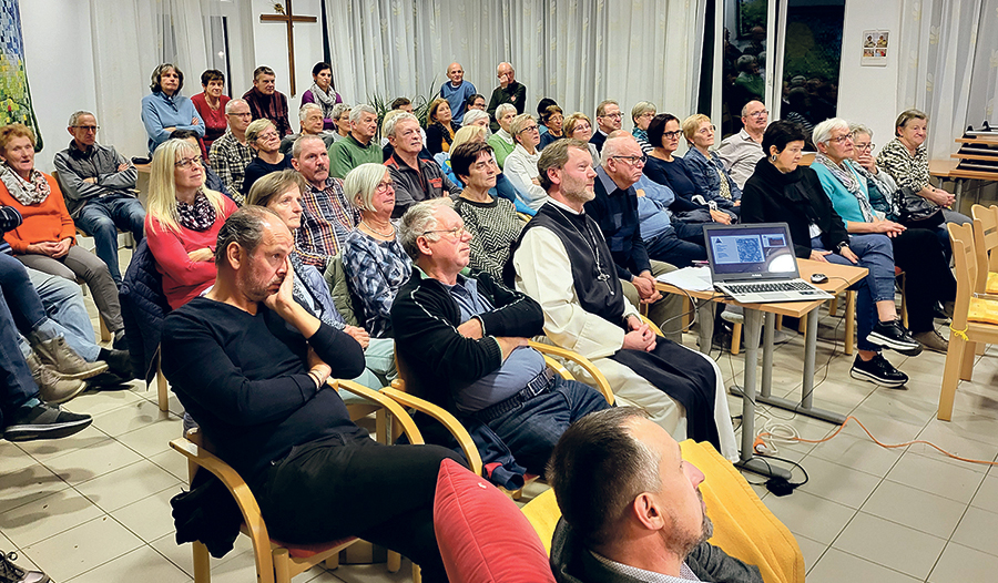Die Präsentationen des Pilgerwegs stoßen auf großes Interesse. 