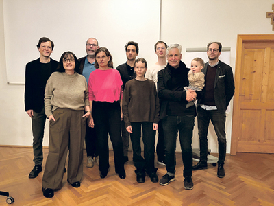 Die Herausgeber:innen der neuen Publikation mit den Künstler:innen der Tagung