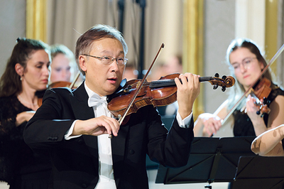 Die Festival Sinfonietta Linz unter ihrem Gründer und künstlerischen Leiter Lui Chan hat die „Elisabethana“ uraufgeführt. Lui Chan trägt mit seinen Konzerten regelmäßig zum Programm des Ortes der Begegnung bei. 