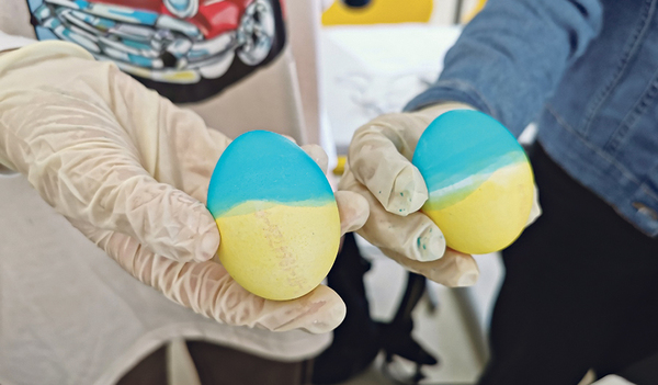 Ostereier in Nationalfarben