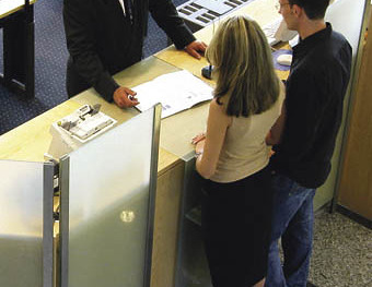 Bankberatung [ (c) www.BilderBox.com,Erwin Wodicka,Siedlerzeile 3,A4062 Thening,Tel.+43 676 5103 678. Verwendung nur gegen HONORAR, BELEG, URHEBERVERMERK und den AGBs auf bilderbox.com ] in an am um im einer beim and einem mit / Kredit Krediten Kredi