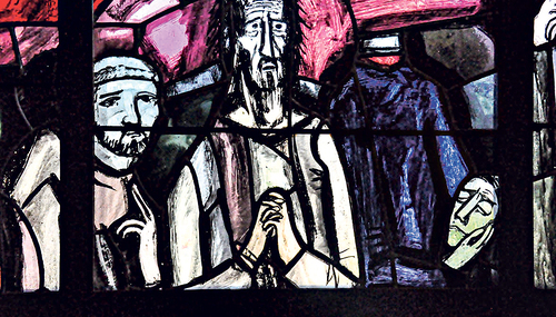Fensterbild von Martin Häusle in der Pfarrkirche Feldkirch Levis, geschaffen 1964/65. Dargestellt sind die Heiligen Fidelis von Sigmaringen und Nikolaus von der Flüe sowie der Märtyrer und selige Carl Lampert, der aus Göfis in Vorarlberg stammte und 