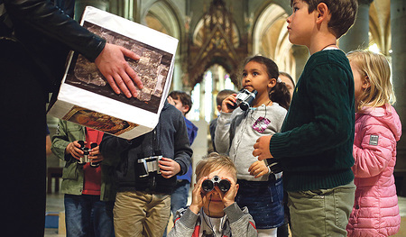 Die Führungen für Kinder im Linzer Mariendom sind  spannende Entdeckungstouren in einem riesigen Bauwerk aus Stein.  