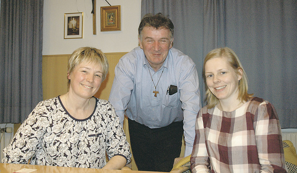 Geballte Seelsorgeteamkompetenz. Dechant Konrad Hörmanseder, Seelsorgeteammitglieder Margit Neuhauser und Claudia Hani.   