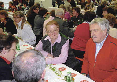 Glaubenswert ? Begegnung. Fest der Begegnung in Dekanat Ried, begr??ung durch Dechant Mag. Franz Aum?ller, Gr??worte von Margit Hauft und Regens Dr. Johann Hintermaier. Impulsgeber Helene Schrems und Hofrat Dr. Franz Pumberger. Berta Burghuber stellt