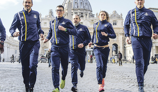 Die Vatikan-Sportmannschaft „Athletica Vaticana“ nahm erstmals bei einem Lauf in Rom teil.