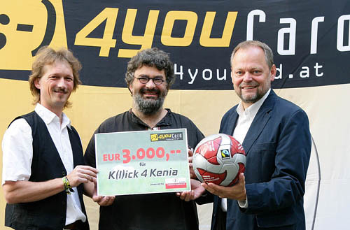 Scheck?bergabe K(l)ick4Kenia 