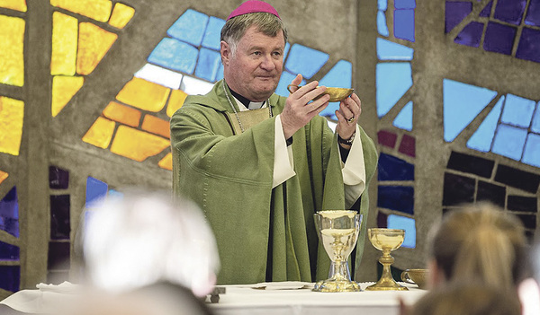 Bischof Manfred Scheuer bei der Eucharistiefeier zum Diözesanforum am 17. November im Bildungshaus Schloss Puchberg.