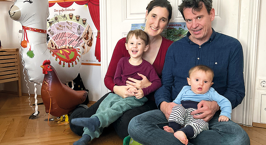 Larissa und Aurelian (rechts vorne) haben es geschafft: Mithilfe von Bindungsanalyse haben sie Teamgeist entwickelt und die Geburt gemeistert.