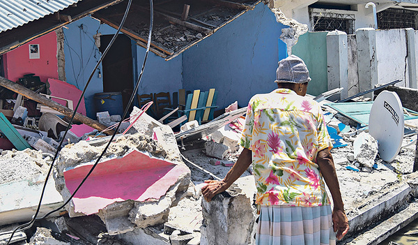 Bei dem starken Erdbeben auf Haiti gab es mindestens 1300 Tote, mehr als 1800 Verletzte und zahlreiche eingestürzte Gebäude.