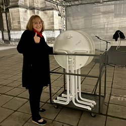 Alexandra Kaiser-Stummer beim Aufräumen