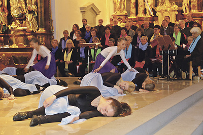 Ebensee. Die Tanzgymnastikgruppe des ATV Ebensee untermalte ein Konzert mit Tanzeinlagen.