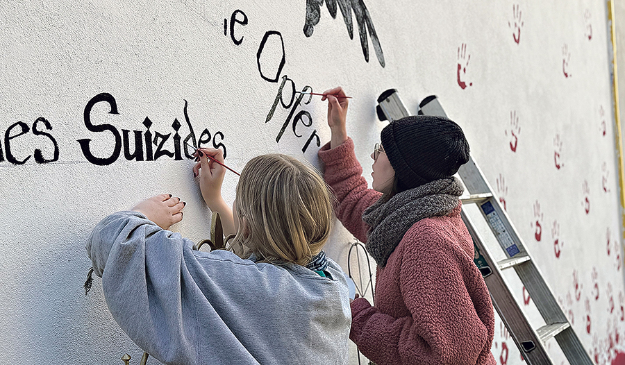 Entstehungsprozess der Gedenkstätte für „Menschen, die durch Suizid von uns gegangen sind“. St.  / St. Barbara Friedhof / Gracia Nsambo Entstehungsprozess der Gedenkstätte für „Menschen, die durch Suizid von uns gegangen sind“.