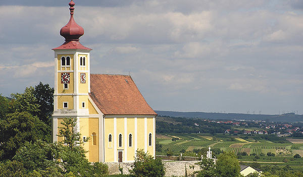 Weitblick: Das Ziel der Etappe ist die Bergkirche in Donnerskirchen.