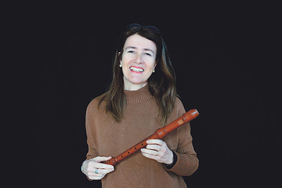 Edith Wregg ist Musikerin, Musikvermittlerin an der Musik und Kunst Privatuniversität der Stadt Wien (MUK), an der Universität in Augsburg und unterrichtet Blockflöte im Landesmusikschulwerk.