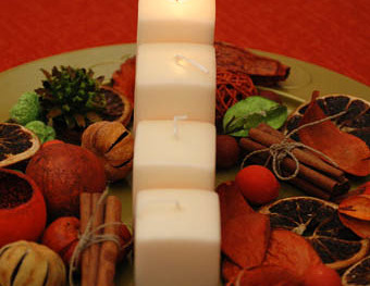 Advent 2006, Kerzen, 1. Adventsonntag, Adventkranz, Licht, Feuer, W?rme, Sterne, Adventteller, Feier, Weihnacht, Weihnachten, Weg, Freude, Adventsonntag, Advent, Ankunft, Warten, Weihnachtszeit

Franz Maria Glaser
Einfaltstra?e 7, 4020 Linz
BLZ 49460