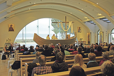 Die neue Kirche bei den Ausgrabungen in Magdala am See Gennesaret   