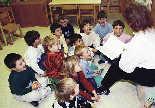 Arbeit,Beruf,Frau,Geschichten,Kind,Kinder,Kindergarten,Kinderg?rtnerin,Lesen,Menschen,M?rchen,Soziales,Vorlesen,Zuh?ren,Zuhoeren,Kindergaertnerin,Maerchen



Copyright by BilderBox- Erwin Wodicka, A-4062 Thening; 