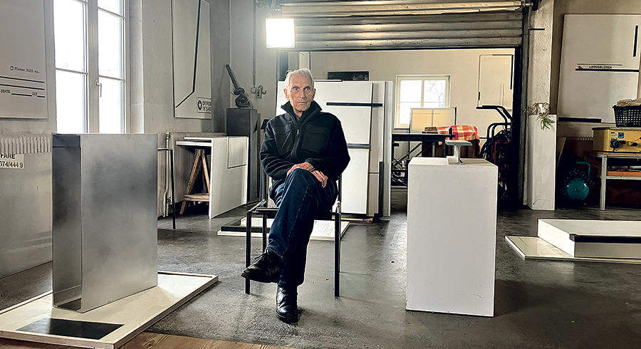 Sepp Auer in seinem Atelier.  