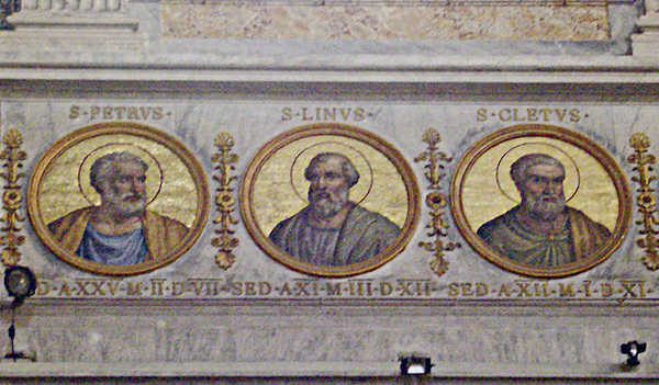Petrus, Linus und (Ana)Cletus gelten als erste Päpste.   