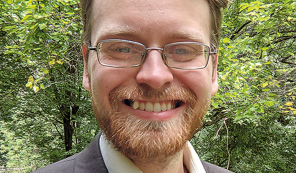 Nicholas Sooy, russisch-orthodox, ist Redakteur des Online-Mediums „In Communion“ der orthodoxen Friedensgesellschaft „Orthodox Peace Fellowship“ und Lektor für Philosophie an der jesuitischen Fordham University in New York.