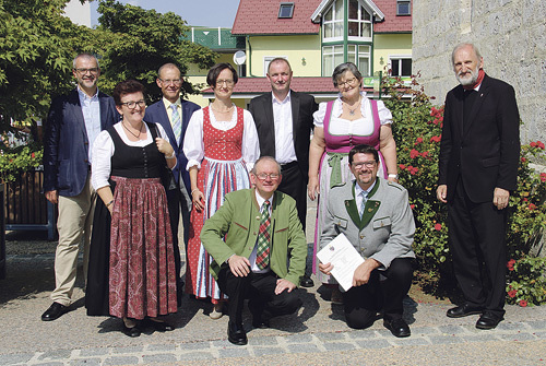 Als erstes der neu ausgebildeten Seelsorgeteams aus dem Dekanat Weyer wurde von Bischofsvikar Willi Vieböck (rechts) das Team aus Maria Neustift beauftragt. Die Feier fand am 13. September 2020 statt, weitere Teams folgen in den kommenden Wochen. 
