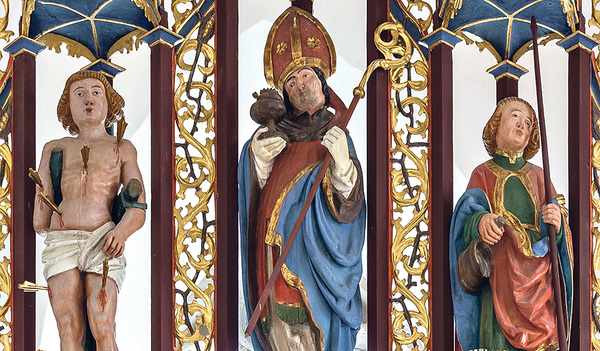 Der hl. Rupert zwischen Sebastian und Florian, um 1520, St. Michael ob Rauchenödt, Filialkirche, Gesprenge des Hochaltars    