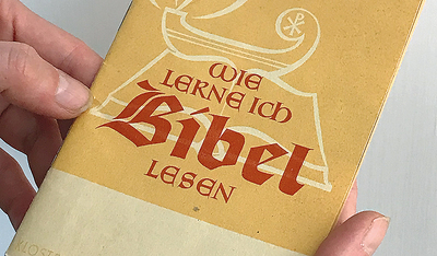 Handlich, informativ und vielfach übersetzt: die beliebten Unterlagen zu Liturgie und Bibel. 